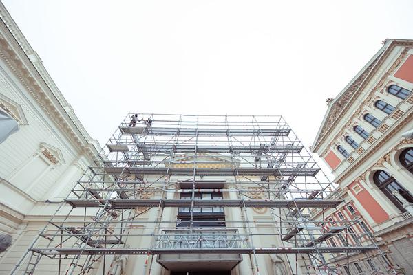 Künstlerhaus Wien: Katharina Cibulka - SOLANGE/AS LONG AS (Enthüllung / Aufbau, 1.12.2020) https://esel.at/termin/107783/solange-as-long-as-am-gebude-des-knstlerhauses | Foto: eSeL Foto: eSeL.at - Lorenz Seidler