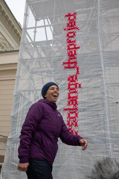 Künstlerhaus Wien: Katharina Cibulka - SOLANGE/AS LONG AS (Enthüllung / Aufbau, 1.12.2020) https://esel.at/termin/107783/solange-as-long-as-am-gebude-des-knstlerhauses | Foto: eSeL Foto: eSeL.at - Lorenz Seidler