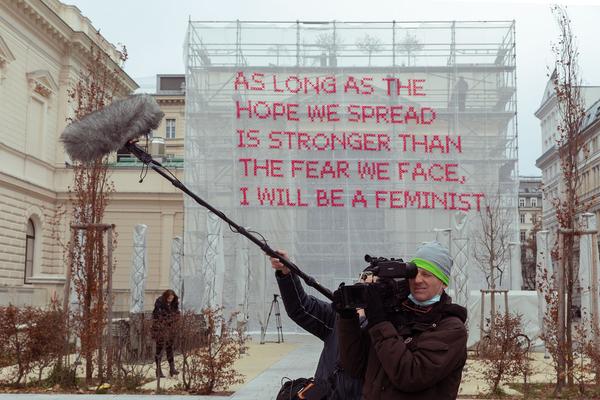 Künstlerhaus Wien: Katharina Cibulka - SOLANGE/AS LONG AS (Enthüllung / Aufbau, 1.12.2020) https://esel.at/termin/107783/solange-as-long-as-am-gebude-des-knstlerhauses | Foto: eSeL Foto: eSeL.at - Lorenz Seidler