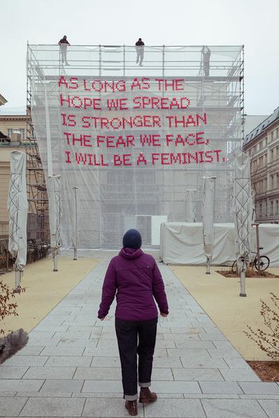 Künstlerhaus Wien: Katharina Cibulka - SOLANGE/AS LONG AS (Enthüllung / Aufbau, 1.12.2020) https://esel.at/termin/107783/solange-as-long-as-am-gebude-des-knstlerhauses | Foto: eSeL Foto: eSeL.at - Lorenz Seidler