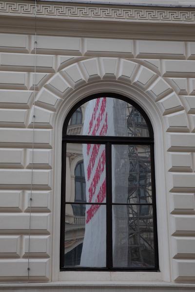 Künstlerhaus Wien: Katharina Cibulka - SOLANGE/AS LONG AS (Enthüllung / Aufbau, 1.12.2020) https://esel.at/termin/107783/solange-as-long-as-am-gebude-des-knstlerhauses | Foto: eSeL Foto: eSeL.at - Lorenz Seidler