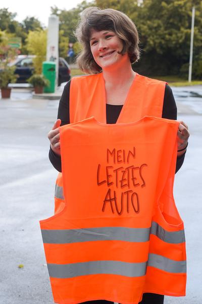 KÖR: Mein letztes Auto (Tankstelle, Triester Strasse 104, 18.7.) https://esel.at/termin/106264 | Foto: eSeL.at Joanna Pianka Foto: eSeL.at - Joanna Pianka