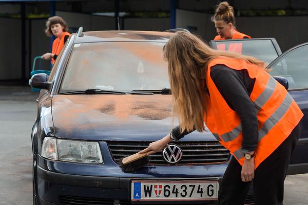 KÖR: Mein letztes Auto (Tankstelle, Triester Strasse 104, 18.7.) https://esel.at/termin/106264 | Foto: eSeL.at Joanna Pianka Foto: eSeL.at - Joanna Pianka