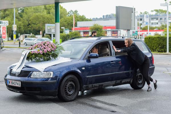 KÖR: Mein letztes Auto (Tankstelle, Triester Strasse 104, 18.7.) https://esel.at/termin/106264 | Foto: eSeL.at Joanna Pianka Foto: eSeL.at - Joanna Pianka