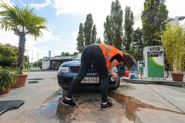 KÖR: Mein letztes Auto (Tankstelle, Triester Strasse 104, 18.7.) https://esel.at/termin/106264 | Foto: eSeL.at Joanna Pianka Foto: eSeL.at - Joanna Pianka
