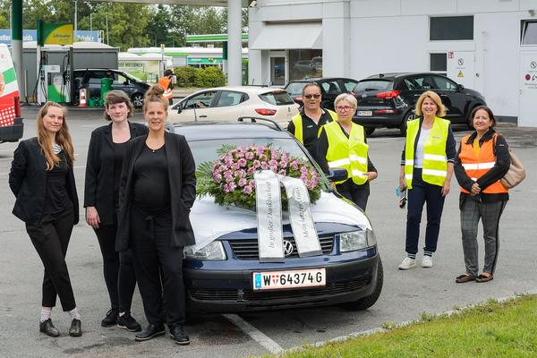 KÖR: Mein letztes Auto (Tankstelle, Triester Strasse 104, 18.7.) https://esel.at/termin/106264 | Foto: eSeL.at Joanna Pianka Foto: eSeL.at - Joanna Pianka