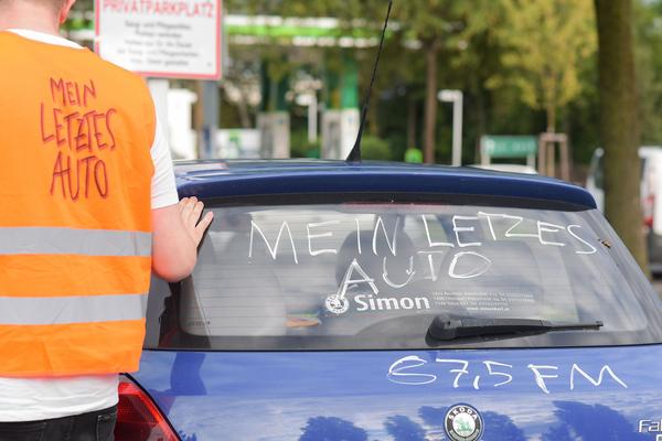 KÖR: Mein letztes Auto (Tankstelle, Triester Strasse 104, 18.7.) https://esel.at/termin/106264 | Foto: eSeL.at Joanna Pianka Foto: eSeL.at - Joanna Pianka
