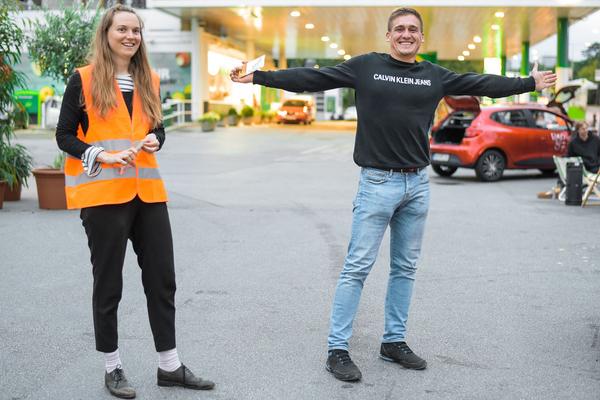 KÖR: Mein letztes Auto (Tankstelle, Triester Strasse 104, 18.7.) https://esel.at/termin/106264 | Foto: eSeL.at Joanna Pianka Foto: eSeL.at - Joanna Pianka
