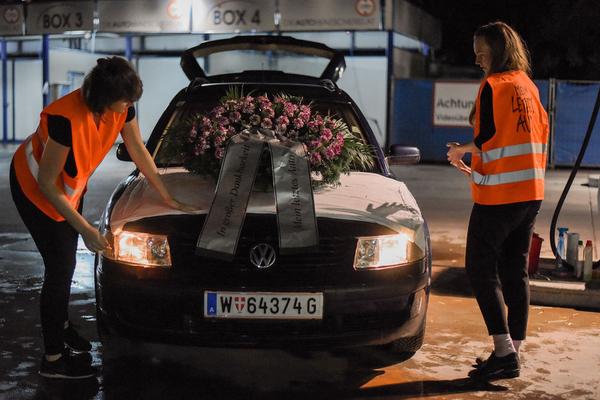 KÖR: Mein letztes Auto (Tankstelle, Triester Strasse 104, 18.7.) https://esel.at/termin/106264 | Foto: eSeL.at Joanna Pianka Foto: eSeL.at - Joanna Pianka