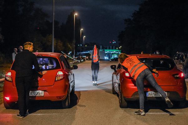 KÖR: Mein letztes Auto (Tankstelle, Triester Strasse 104, 18.7.) https://esel.at/termin/106264 | Foto: eSeL.at Joanna Pianka Foto: eSeL.at - Joanna Pianka