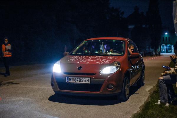 KÖR: Mein letztes Auto (Tankstelle, Triester Strasse 104, 18.7.) https://esel.at/termin/106264 | Foto: eSeL.at Joanna Pianka Foto: eSeL.at - Joanna Pianka