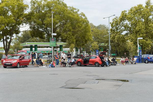 KÖR: Mein letztes Auto (Tankstelle, Triester Strasse 104, 18.7.) https://esel.at/termin/106264 | Foto: eSeL.at Joanna Pianka Foto: eSeL.at - Joanna Pianka