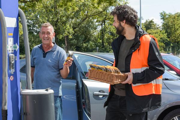 KÖR: Mein letztes Auto (Tankstelle, Triester Strasse 104, 18.7.) https://esel.at/termin/106264 | Foto: eSeL.at Joanna Pianka Foto: eSeL.at - Joanna Pianka