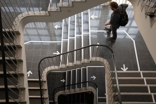 Parallel Vienna 2020 (Rudolf Sallinger Platz 3, 22.- 27.9.2020) https://esel.at/termin/105920 | Foto: eSeL Foto: eSeL.at - Lorenz Seidler