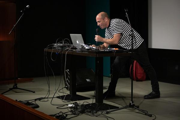 Belvedere 21: Public Program "Kiss and tell" (17.9.2020) https://www.belvedere.at/public-program-gemeinsame-wagnisse | Foto: eSeL Foto: eSeL.at - Lorenz Seidler