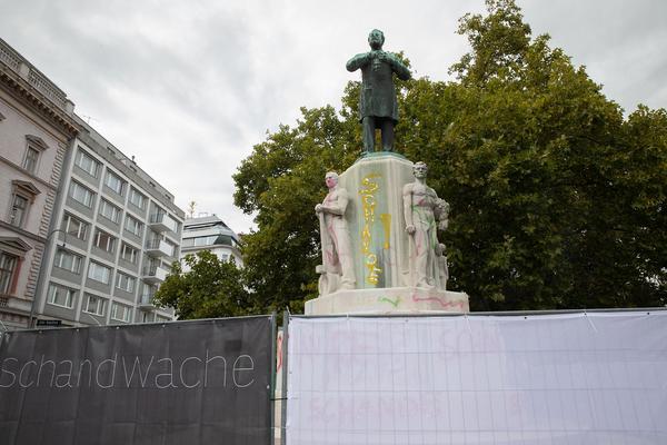Karl Lueger Denkmal: Lueger links liegen lassen (5.10. - 11.10.2020) https://esel.at/termin/107171 | Foto: eSeL Foto: eSeL.at - Lorenz Seidler