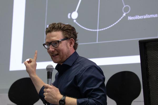Symposium: Martin Schwegmann @ Freie Szene - Orte Schaffen. Räume und Infrastrukturen für Kunst und Kultur in Wien (4.9.2020, Semperdepot) https://freietheater.at/blog_entry/internationales-symposium-das-programm | Foto: eSeL Foto: eSeL.at - Lorenz Seidler