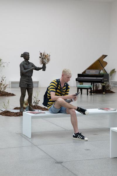 Secession: Verena Dengler. Die Galeristin und der schöne Antikapitalist auf der Gothic G’stettn (Corona Srezessionsession Dengvid-20 🙂) (2.7. - 6.9.2020) https://esel.at/termin/106124 | Foto: eSeL Foto: eSeL.at - Lorenz Seidler