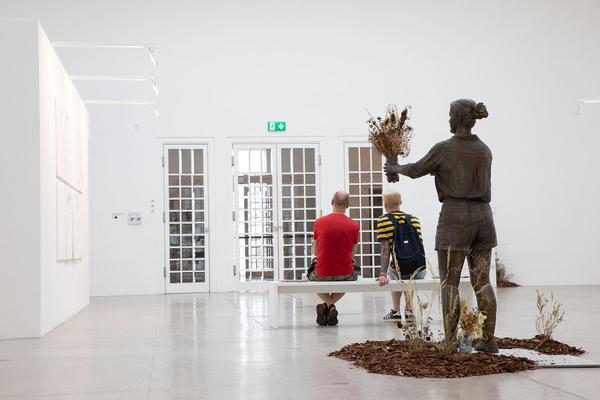 Secession: Verena Dengler. Die Galeristin und der schöne Antikapitalist auf der Gothic G’stettn (Corona Srezessionsession Dengvid-20 🙂) (2.7. - 6.9.2020) https://esel.at/termin/106124 | Foto: eSeL Foto: eSeL.at - Lorenz Seidler