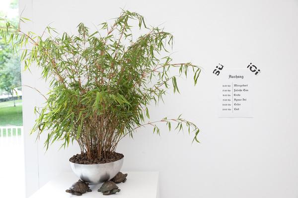 Secession: Verena Dengler. Die Galeristin und der schöne Antikapitalist auf der Gothic G’stettn (Corona Srezessionsession Dengvid-20 🙂) (2.7. - 6.9.2020) https://esel.at/termin/106124 | Foto: eSeL Foto: eSeL.at - Lorenz Seidler