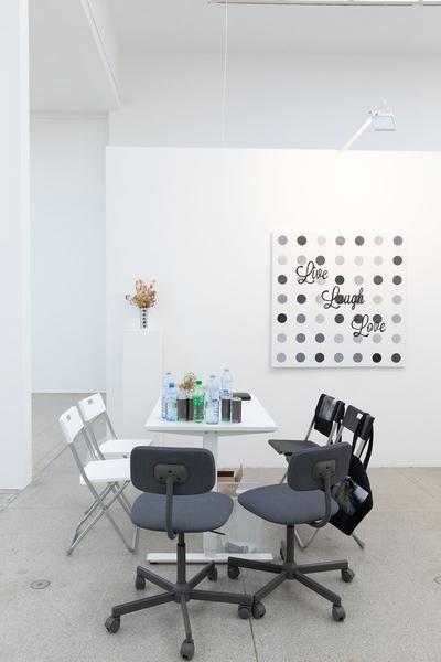 Secession: Verena Dengler. Die Galeristin und der schöne Antikapitalist auf der Gothic G’stettn (Corona Srezessionsession Dengvid-20 🙂) (2.7. - 6.9.2020) https://esel.at/termin/106124 | Foto: eSeL Foto: eSeL.at - Lorenz Seidler