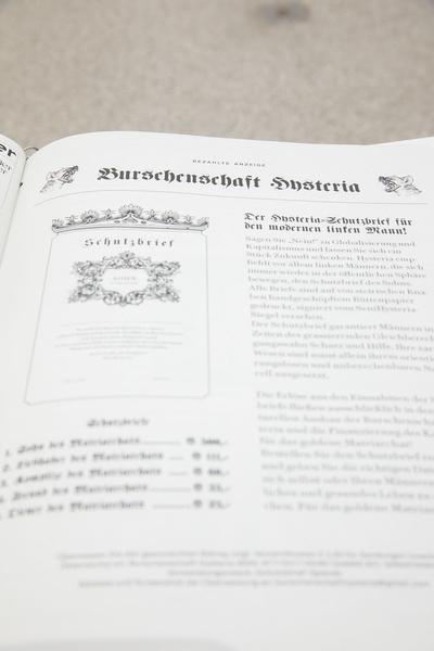 Secession: Verena Dengler. Die Galeristin und der schöne Antikapitalist auf der Gothic G’stettn (Corona Srezessionsession Dengvid-20 🙂) (2.7. - 6.9.2020) https://esel.at/termin/106124 | Foto: eSeL Foto: eSeL.at - Lorenz Seidler