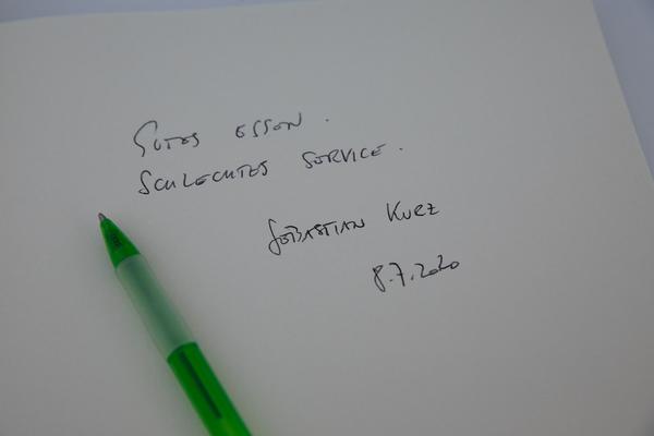 Secession: Verena Dengler. Die Galeristin und der schöne Antikapitalist auf der Gothic G’stettn (Corona Srezessionsession Dengvid-20 🙂) (2.7. - 6.9.2020) https://esel.at/termin/106124 | Foto: eSeL Foto: eSeL.at - Lorenz Seidler