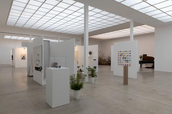 Secession: Verena Dengler. Die Galeristin und der schöne Antikapitalist auf der Gothic G’stettn (Corona Srezessionsession Dengvid-20 🙂) (2.7. - 6.9.2020) https://esel.at/termin/106124 | Foto: eSeL Foto: eSeL.at - Lorenz Seidler