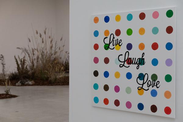 Secession: Verena Dengler. Die Galeristin und der schöne Antikapitalist auf der Gothic G’stettn (Corona Srezessionsession Dengvid-20 🙂) (2.7. - 6.9.2020) https://esel.at/termin/106124 | Foto: eSeL Foto: eSeL.at - Lorenz Seidler