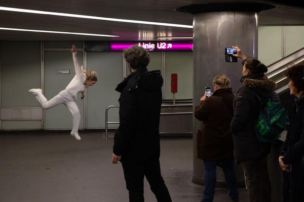 Red Carpet Showroom Karlsplatz:  Silke Grabinger & Meinrad Hofer  - VI! the continuous state of suspense ( 12.2.2020, Eröffnung) https://esel.at/termin/104995 | Foto: eSeL Foto: eSeL.at - Lorenz Seidler
