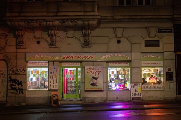 Vienna Dream Spätkauf (9.1. - 21.1.2020, Hofmühlgasse 25)
https://esel.at/termin/104519 | Foto: eSeL Foto: eSeL.at - Lorenz Seidler