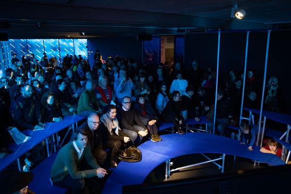 Kunsthalle Wien: … von Brot, Wein, Autos, Sicherheit und Frieden (Karlsplatz, 8.3.2020, Eröffnung) https://kunsthallewien.at/veranstaltung/von-brot-wein-autos-sicherheit-und-frieden | Foto: eSeL Foto: eSeL.at - Lorenz Seidler