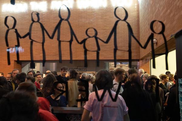 Kunsthalle Wien: … von Brot, Wein, Autos, Sicherheit und Frieden (8.3.2020, Eröffnung) https://kunsthallewien.at/veranstaltung/von-brot-wein-autos-sicherheit-und-frieden | Foto: eSeL Foto: eSeL.at - Lorenz Seidler