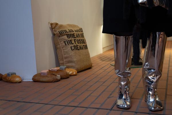 Kunsthalle Wien: … von Brot, Wein, Autos, Sicherheit und Frieden (8.3.2020, Eröffnung) https://kunsthallewien.at/veranstaltung/von-brot-wein-autos-sicherheit-und-frieden | Foto: eSeL Foto: eSeL.at - Lorenz Seidler