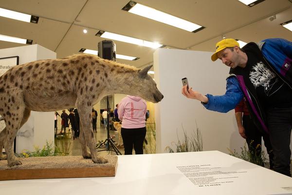 Kunsthalle Wien: … von Brot, Wein, Autos, Sicherheit und Frieden (8.3.2020, Eröffnung) https://kunsthallewien.at/veranstaltung/von-brot-wein-autos-sicherheit-und-frieden | Foto: eSeL Foto: eSeL.at - Lorenz Seidler