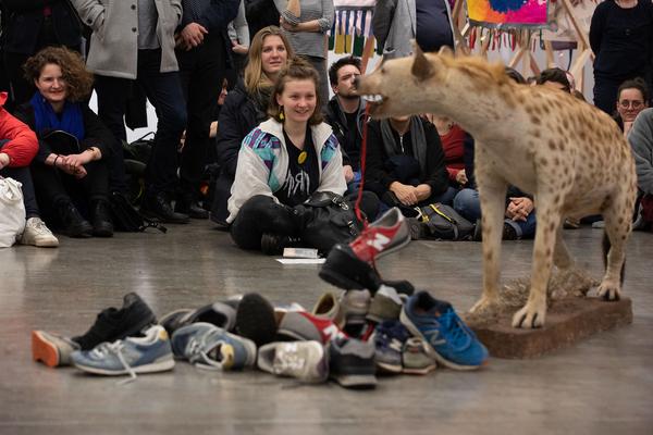 Kunsthalle Wien:  Wiener Grippe @… von Brot, Wein, Autos, Sicherheit und Frieden (8.3.2020, Eröffnung) https://kunsthallewien.at/veranstaltung/von-brot-wein-autos-sicherheit-und-frieden | Foto: eSeL Foto: eSeL.at - Lorenz Seidler