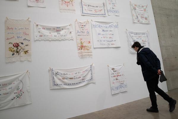 Kunsthalle Wien: … von Brot, Wein, Autos, Sicherheit und Frieden (8.3.2020, Eröffnung) https://kunsthallewien.at/veranstaltung/von-brot-wein-autos-sicherheit-und-frieden | Foto: eSeL Foto: eSeL.at - Lorenz Seidler