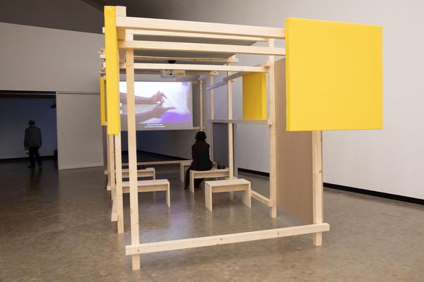 Kunsthalle Wien: … von Brot, Wein, Autos, Sicherheit und Frieden (8.3.2020, Eröffnung) https://kunsthallewien.at/veranstaltung/von-brot-wein-autos-sicherheit-und-frieden | Foto: eSeL Foto: eSeL.at - Lorenz Seidler