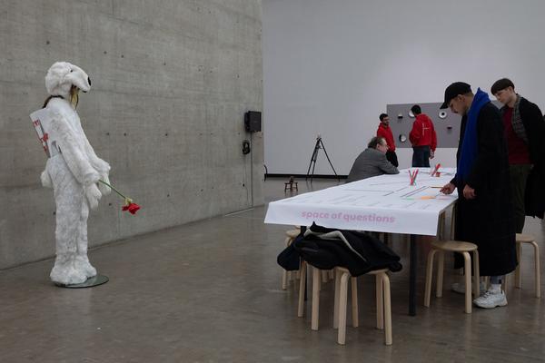 Kunsthalle Wien: … von Brot, Wein, Autos, Sicherheit und Frieden (8.3.2020, Eröffnung) https://kunsthallewien.at/veranstaltung/von-brot-wein-autos-sicherheit-und-frieden | Foto: eSeL Foto: eSeL.at - Lorenz Seidler
