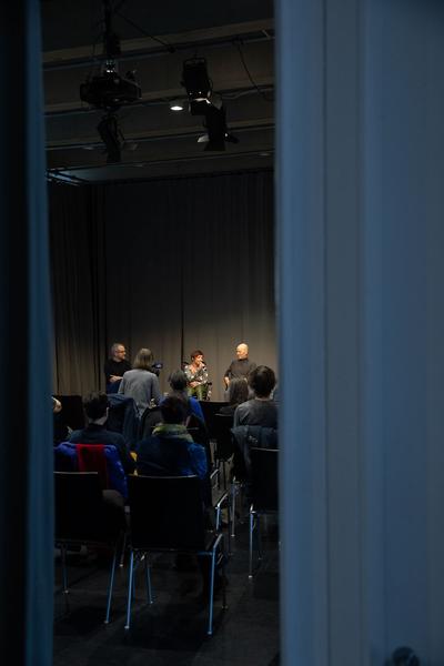 Tanzquartier Wien: Wir gehen erst, wenn wir gekommen sind. Ein Gespräch über 30 Jahre künstlerische Arbeit von Barbara Kraus. (22.2.2020) https://esel.at/termin/104944 | Foto: eSeL Foto: eSeL.at - Lorenz Seidler