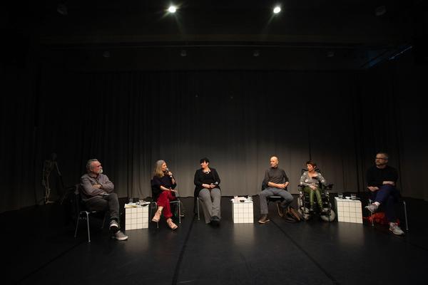 Tanzquartier Wien: Wir gehen erst, wenn wir gekommen sind. Ein Gespräch über 30 Jahre künstlerische Arbeit von Barbara Kraus. (22.2.2020) https://esel.at/termin/104944 | Foto: eSeL Foto: eSeL.at - Lorenz Seidler
