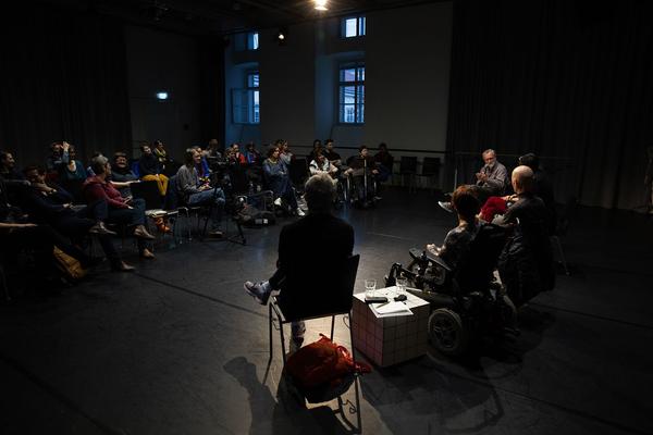 Tanzquartier Wien: Wir gehen erst, wenn wir gekommen sind. Ein Gespräch über 30 Jahre künstlerische Arbeit von Barbara Kraus. (22.2.2020) https://esel.at/termin/104944 | Foto: eSeL Foto: eSeL.at - Lorenz Seidler