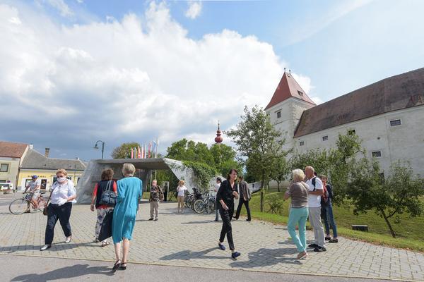 Kunst im öffentlichen Raum Niederösterreich @ Schloss Orth: Franz Kapfer - Zur Errettung des Christentums (25.7.2020, Eröffnung) https://publicart.at/de/kalender/?pid=1009 | Foto: eSeL.at - Joanna Pianka Foto: eSeL.at - Joanna Pianka
