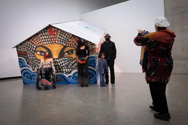 Kunsthalle Wien: And if I devoted my life to one of its feathers? (Wiener Festwochen Ausstellung, Eröffnung, 14.5.2021) Foto: eSeL.at - Lorenz Seidler Foto: eSeL.at - Lorenz Seidler