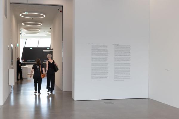 Landesgalerie Niederösterreich: #Artstories: Spuren und Masken der Flucht (4.9.2021) Foto: eSeL Foto: eSeL Lorenz Seidler