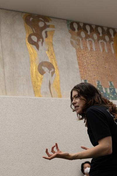 Vienna Art Week / Secession: Performance Nora Turato (19.11.2021) Foto: eSeL.at - Lorenz Seidler Foto: eSeL.at - Lorenz Seidler
