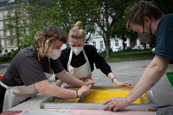 akbild @ Schillerplatz: Bureau Veritas - Laboratory (7.5.2021) https://www.akbild.ac.at/Portal/institute/bildende-kunst/ausstellungen-vermittlung/copy_of_bureau-veritas | Foto: eSeL Foto: eSeL.at - Lorenz Seidler