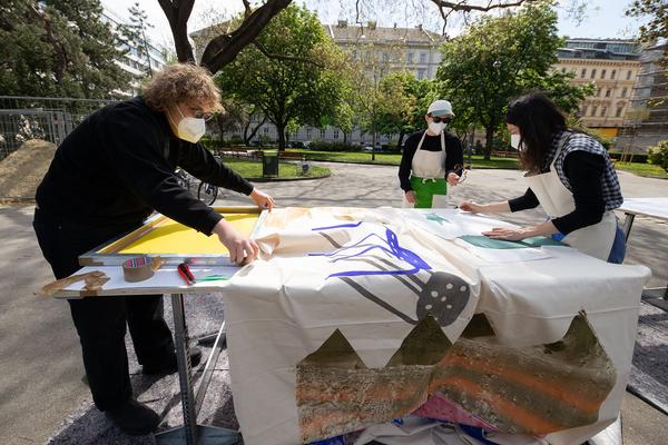 akbild @ Schillerplatz: Bureau Veritas - Laboratory (7.5.2021) https://www.akbild.ac.at/Portal/institute/bildende-kunst/ausstellungen-vermittlung/copy_of_bureau-veritas | Foto: eSeL Foto: eSeL.at - Lorenz Seidler