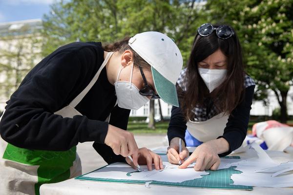 akbild @ Schillerplatz: Bureau Veritas - Laboratory (7.5.2021) https://www.akbild.ac.at/Portal/institute/bildende-kunst/ausstellungen-vermittlung/copy_of_bureau-veritas | Foto: eSeL Foto: eSeL.at - Lorenz Seidler