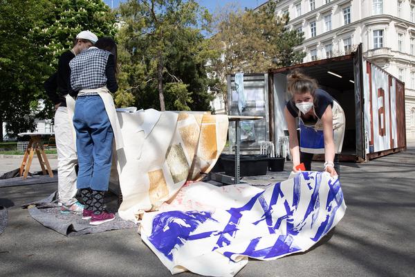 akbild @ Schillerplatz: Bureau Veritas - Laboratory (7.5.2021) https://www.akbild.ac.at/Portal/institute/bildende-kunst/ausstellungen-vermittlung/copy_of_bureau-veritas | Foto: eSeL Foto: eSeL.at - Lorenz Seidler